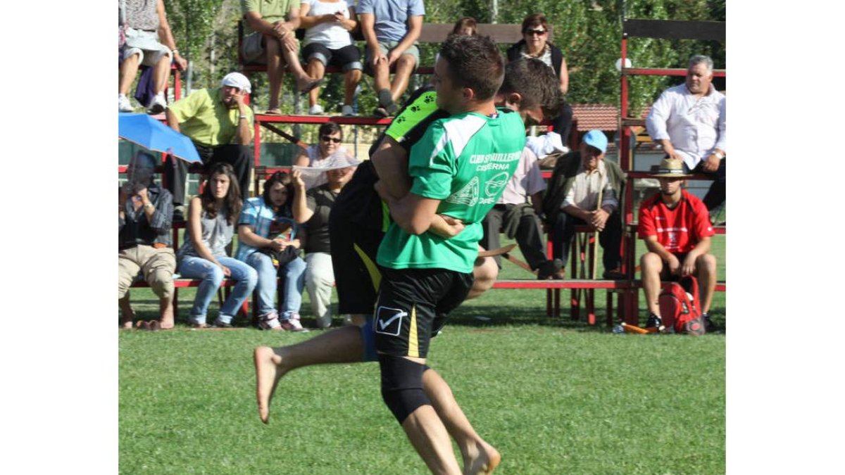 Vega Álvarez, dos apellidos que marcan a dos grandes de la lucha en el curso del Esla.