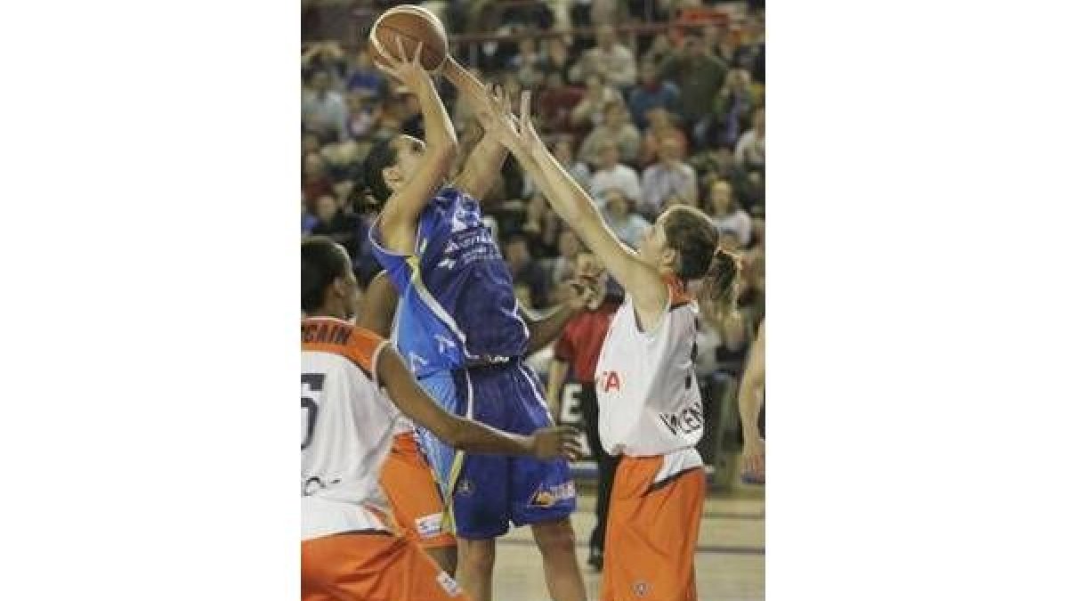 El triple de Camps, MVP del partido, a un minuto del final fue decisivo