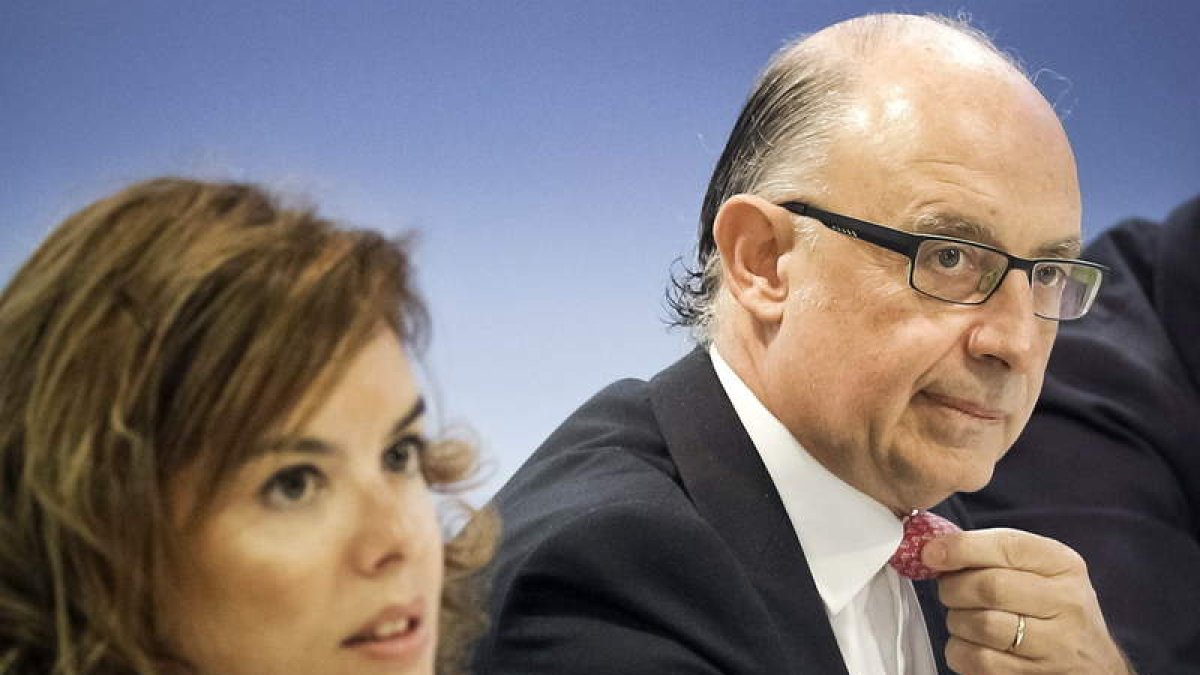 Soraya Sáenz de Santamaría y Cristóbal Montoro.