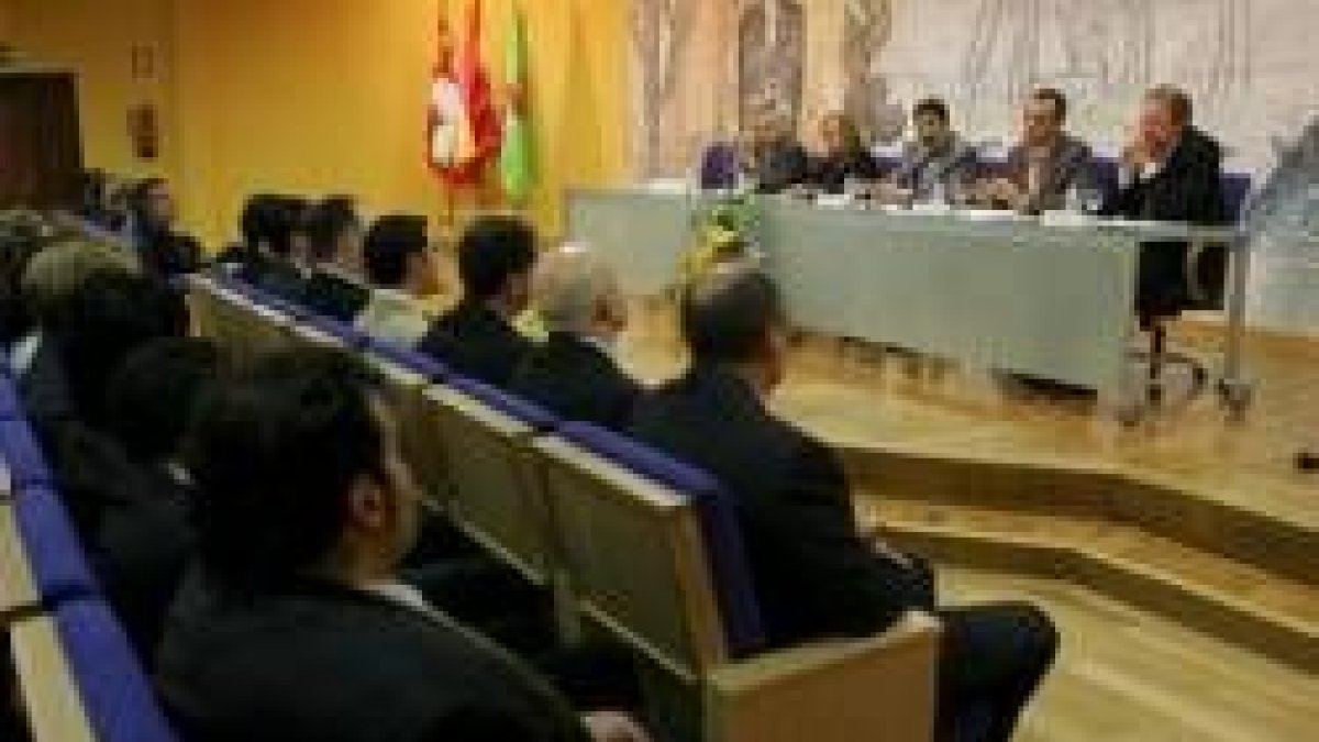 En el acto académico se entregaron los diplomas a la cuarta promoción de graduados del MBA