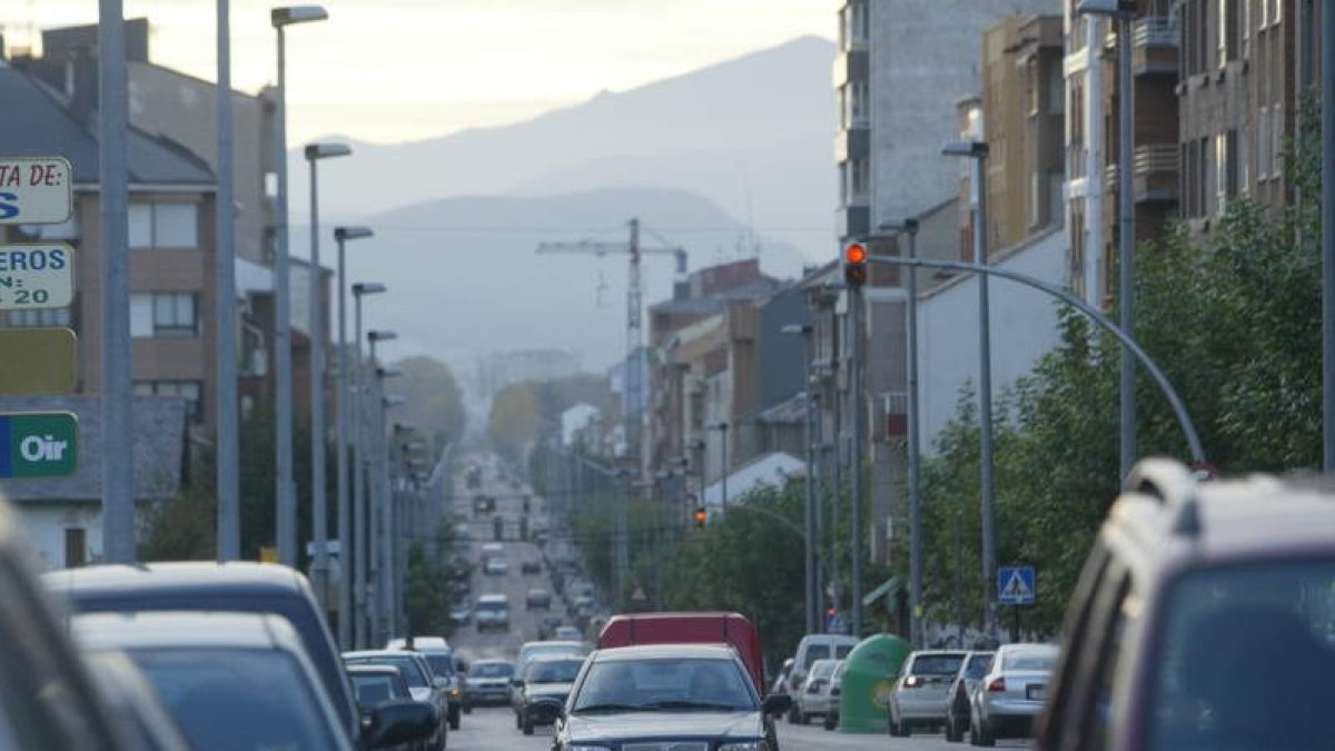 La policía municipal tras fichar la matrícula dejó que se fugara por la avenida de Portugal. ANA F. BARREDO