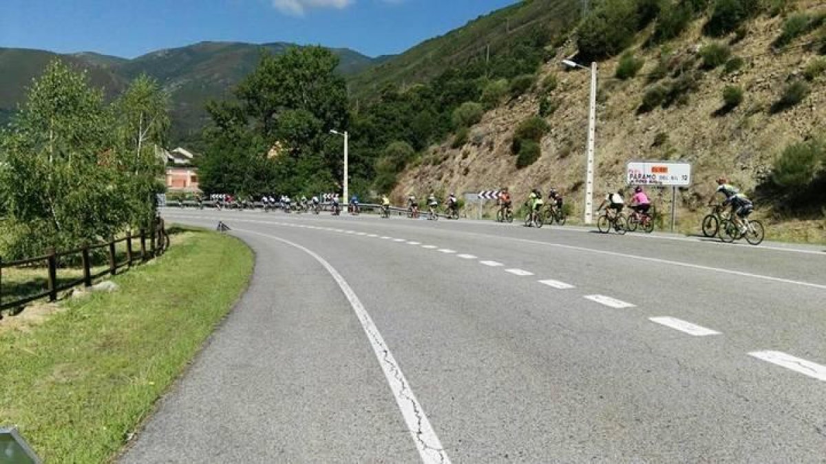 El accidente ocurrió en la carretera en  Páramo del Sil