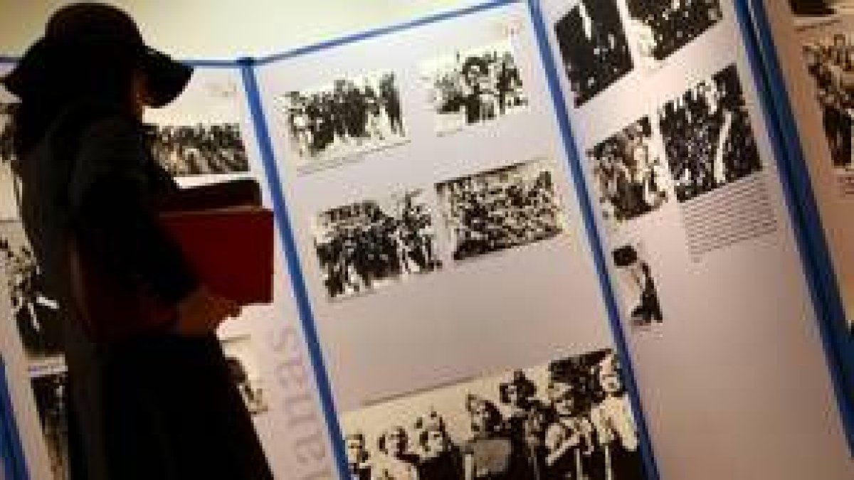 Los 76 años del voto femenino, en la Obra Social de Caja España