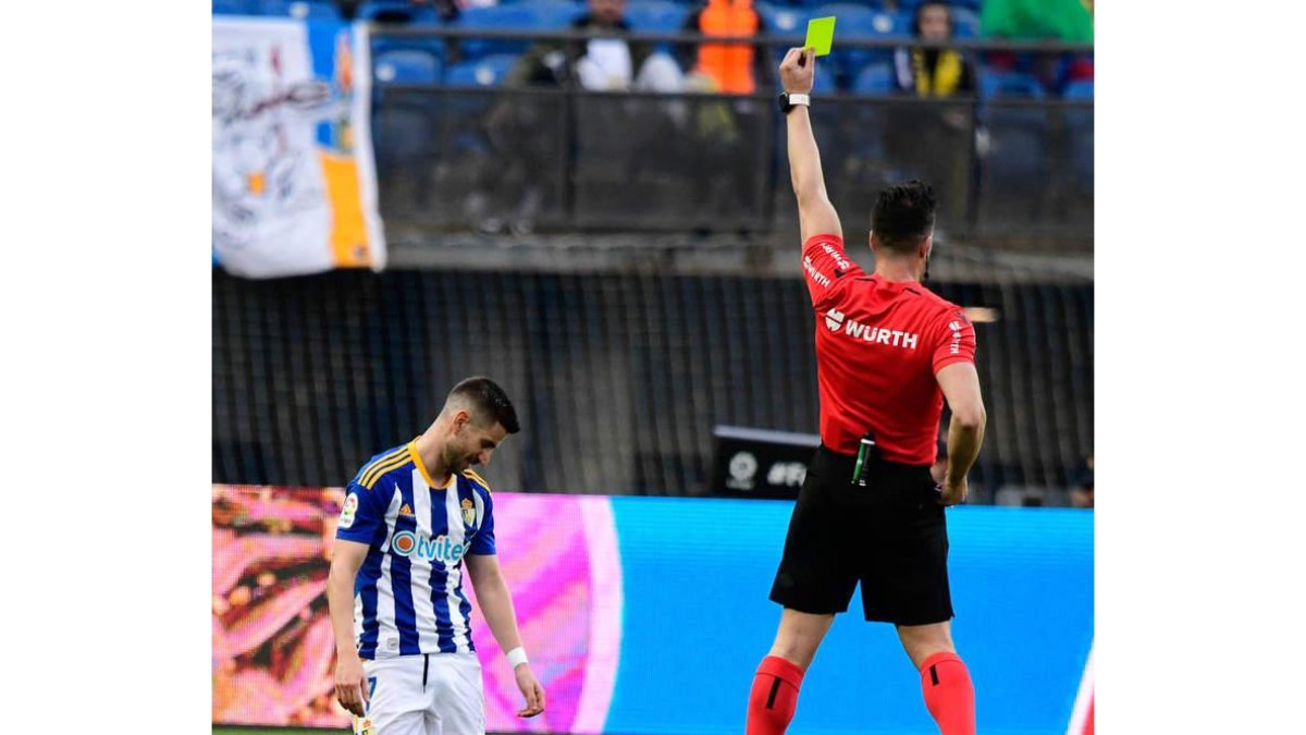 Esta amarilla impedirá a Ojeda jugar el domingo. SANDRA CEBALLOS