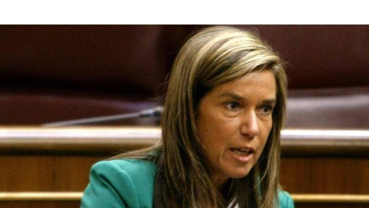 La ministra de Sanidad, Ana Mato en un Pleno del Congreso. Sesion de control al Gobierno el 11/04/2012