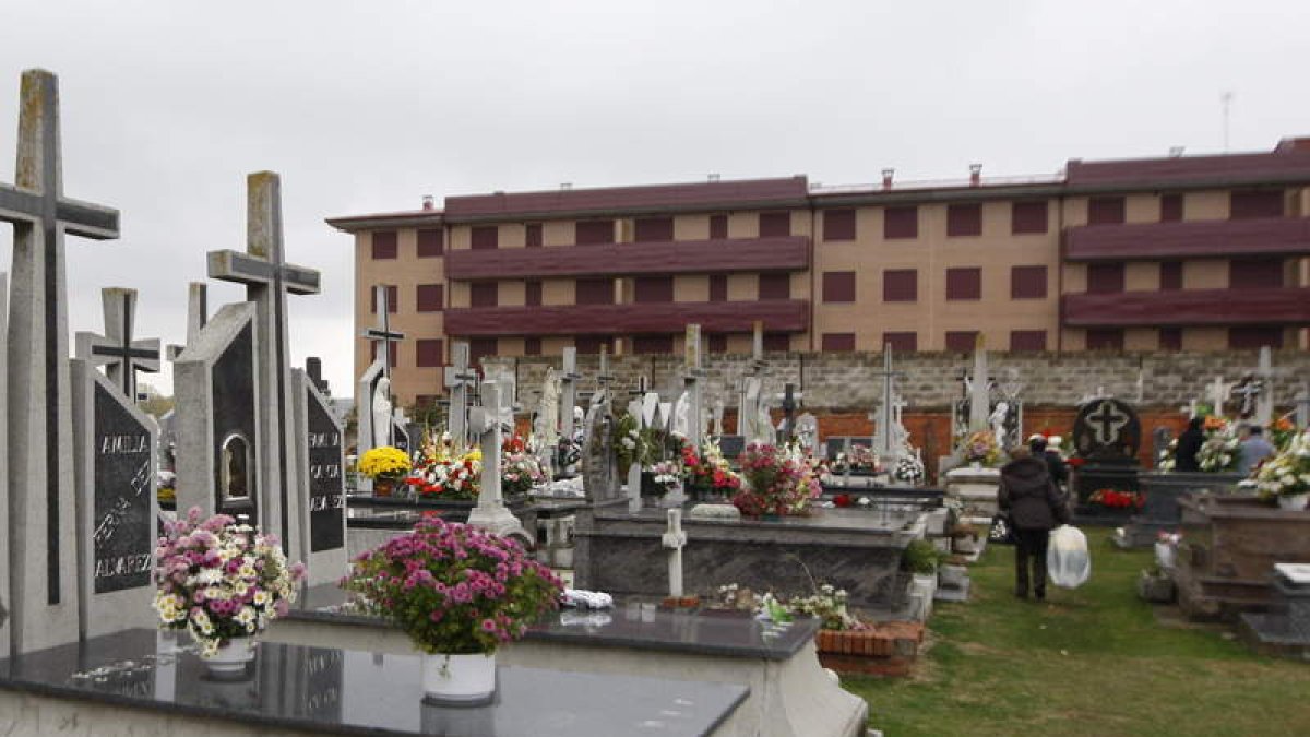 El cementerio de San Andrés pueblo está saturado desde hace tiempo.