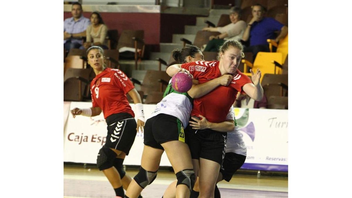 El Cleba no pudo debutar con victoria frente al Elche.