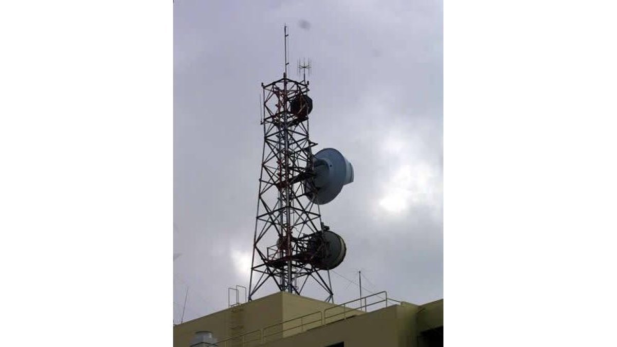 Las antenas son una de las productoras de radiaciones no ionizantes.