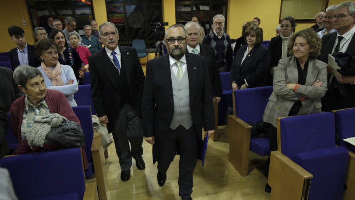 Pérez dio ayer su discurso como académico de número de la Academia de Veterinaria de CyL. FERNANDO OTERO