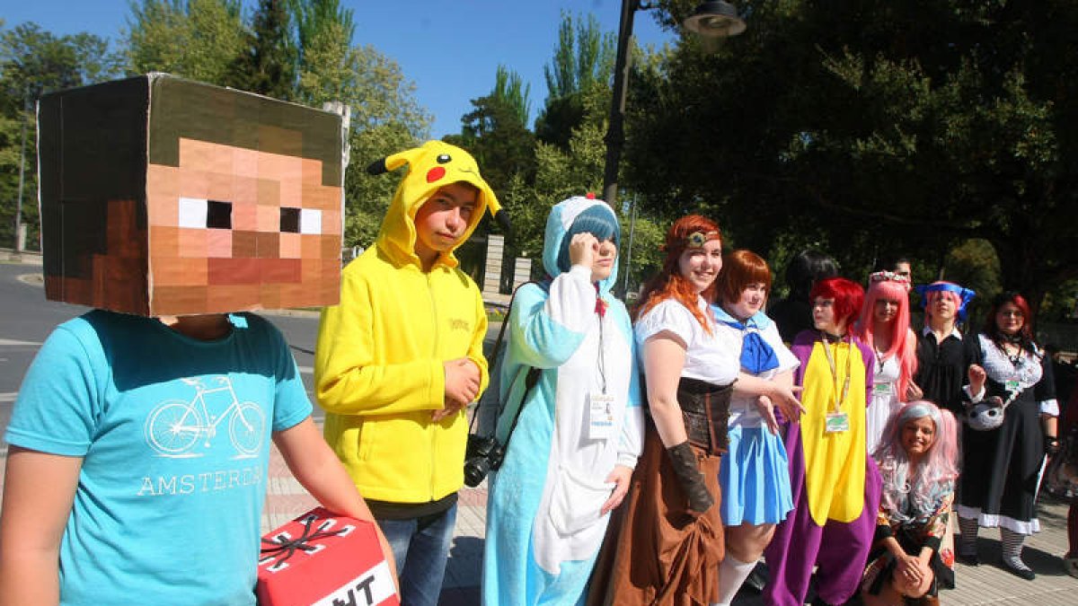 Participantes en el primer desfile del Freak Zone en Ponferrada, con salida de La Carrasca.