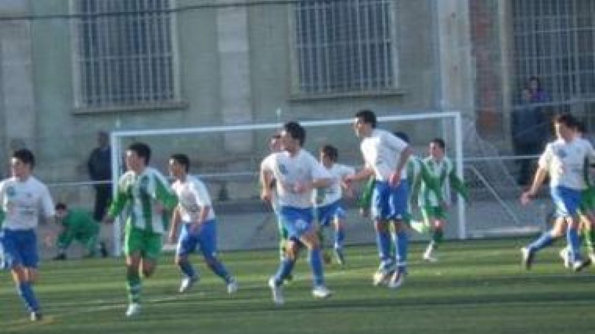 El equipo capitalino no tuvo rival en el conjunto rojiblanco en el derbi provincial.