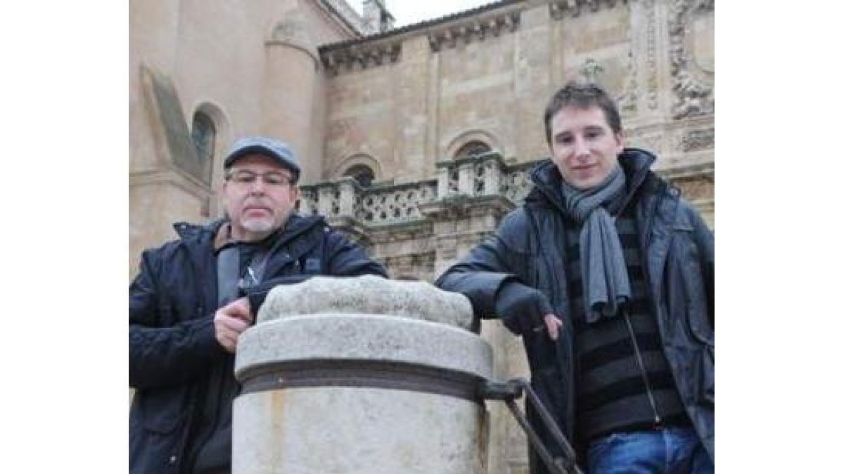 Julio y Alejandro Suárez, productor y director del documental 'El último rey de León'.