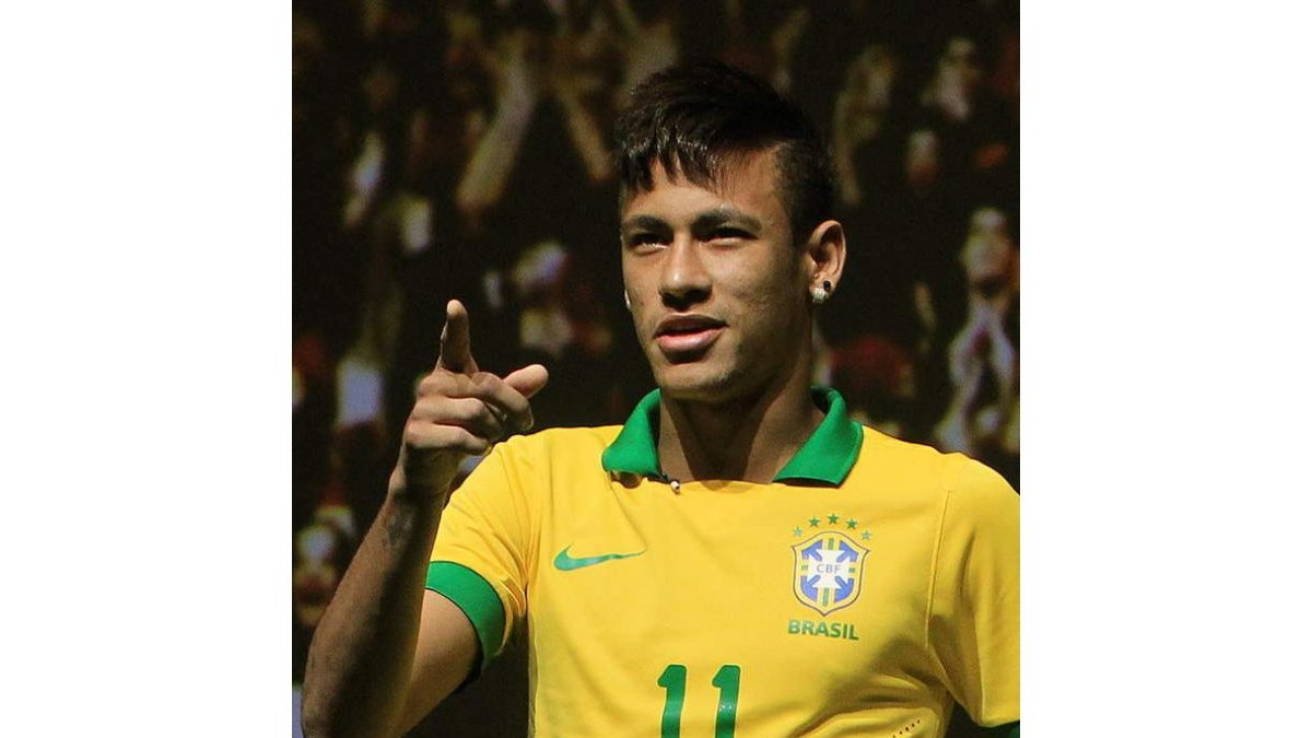 Neymar ayer en la presentación de la nueva camiseta carioca.