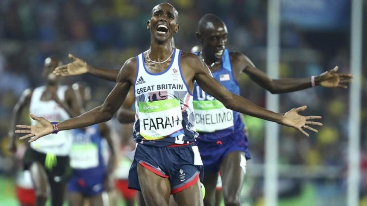 Mo Farah culmina el doblete en fondo al ganar la final de 5.000 metros.