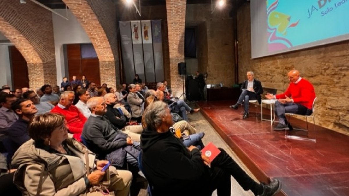Diez, en su reunión con el sector del deporte. DL