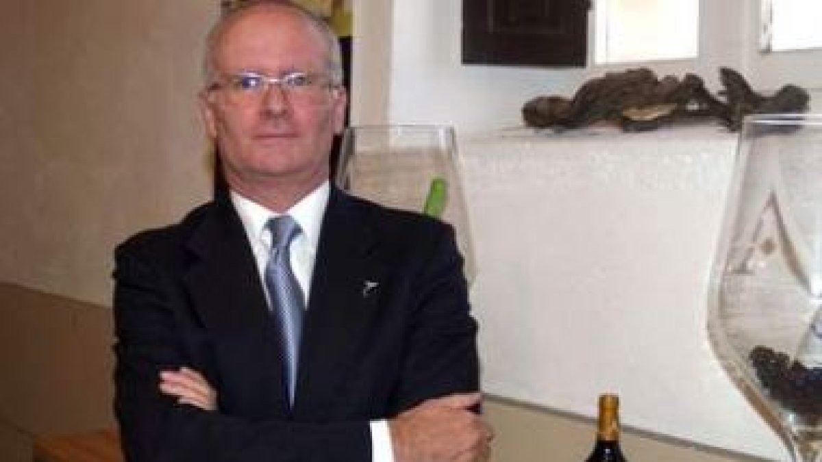 Robert Mills está encantado con su labor al frente de una bodega en Medina del Campo