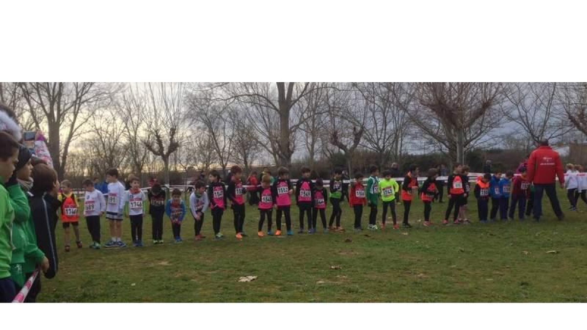 El Cross de La Fuentina contó con más de 200 participantes en cinco categorías competitivas.