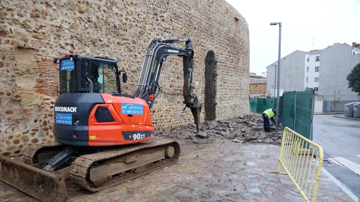 Obras en la plaza del Espolón. DL