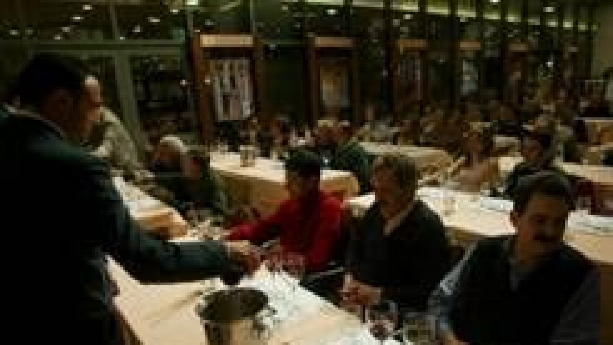 Enólogos y bodegueros asistieron a la cata de la Bodega del Abad