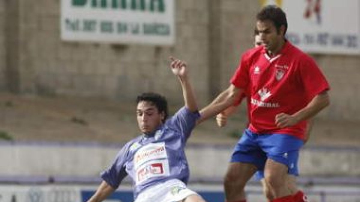 El filial deportivista dejó el liderato en tierras vallisoletanas.