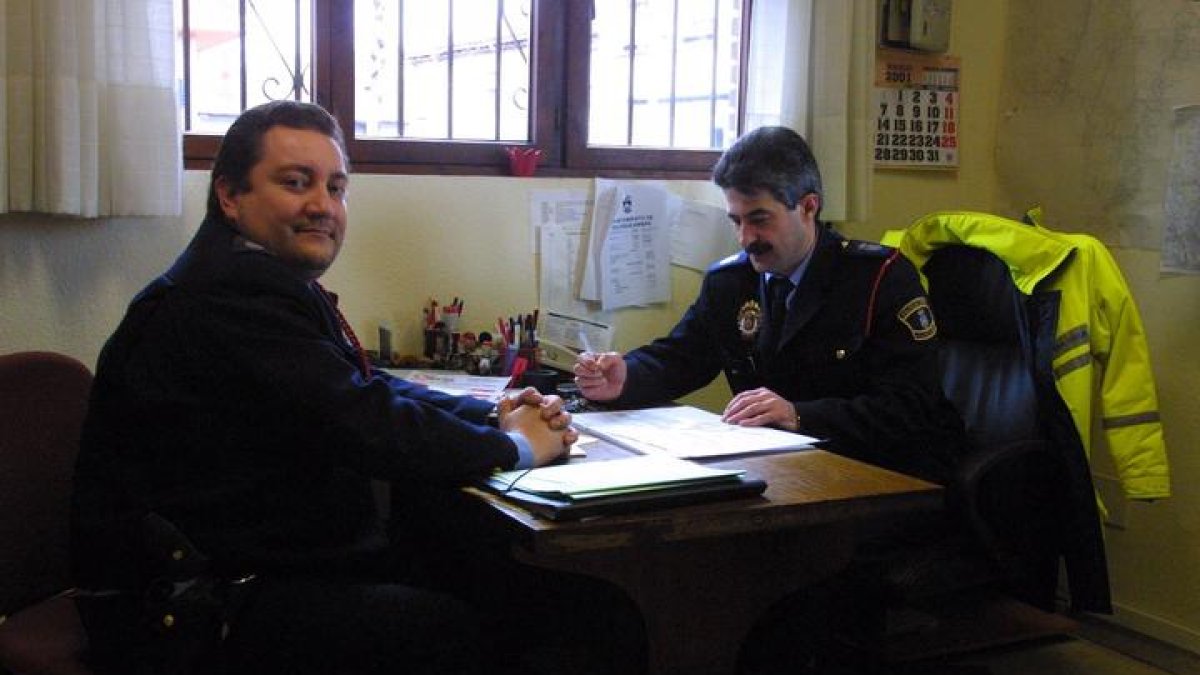 Agripino con su compañero de fatigas, Juan Carlos Bayón. RAMIRO