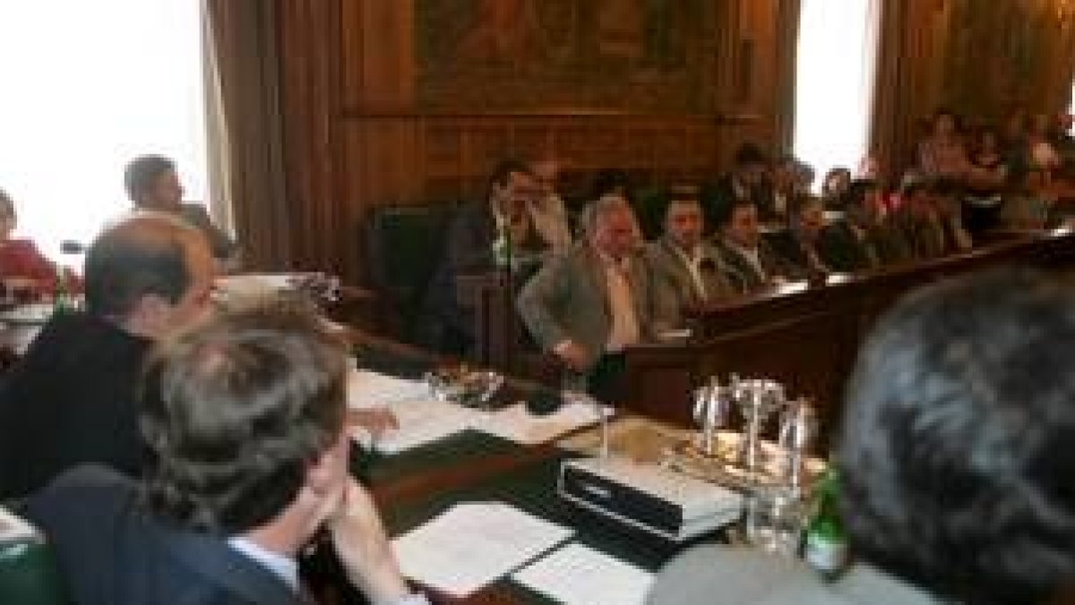 El Pleno debatirá el lunes el presupuesto para el 2007 y la controvertida política de personal