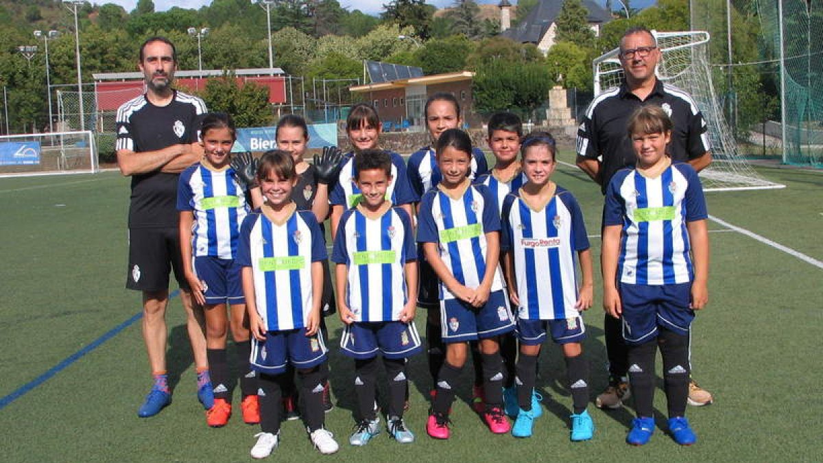 Equipo femenino del Atlético Bembibre benjamín. M. MACÍAS