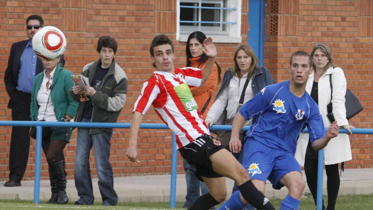 El equipo trepalense espera la continuidad de Fernando (d).