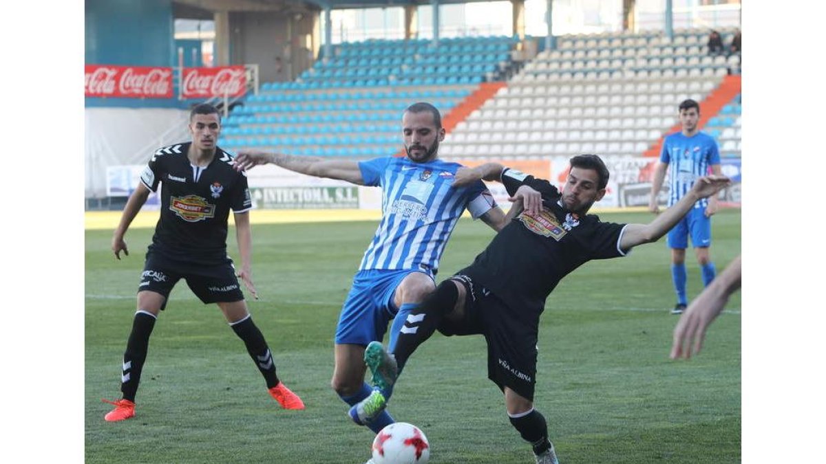 Yuri ya sólo está a un gol del máximo realizador del grupo; Dioni, del CF Fuenlabrada. L. DE LA MATA