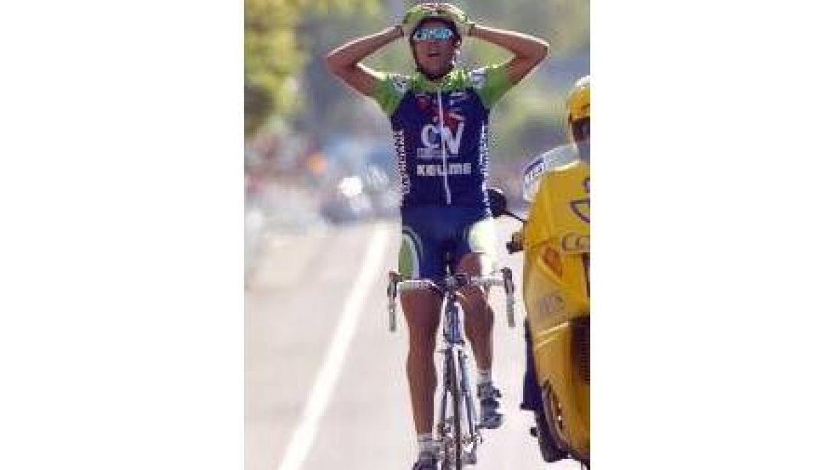 El ganador de la etapa expresa en el gesto todo el sentimiento que encierra una victoria de etapa