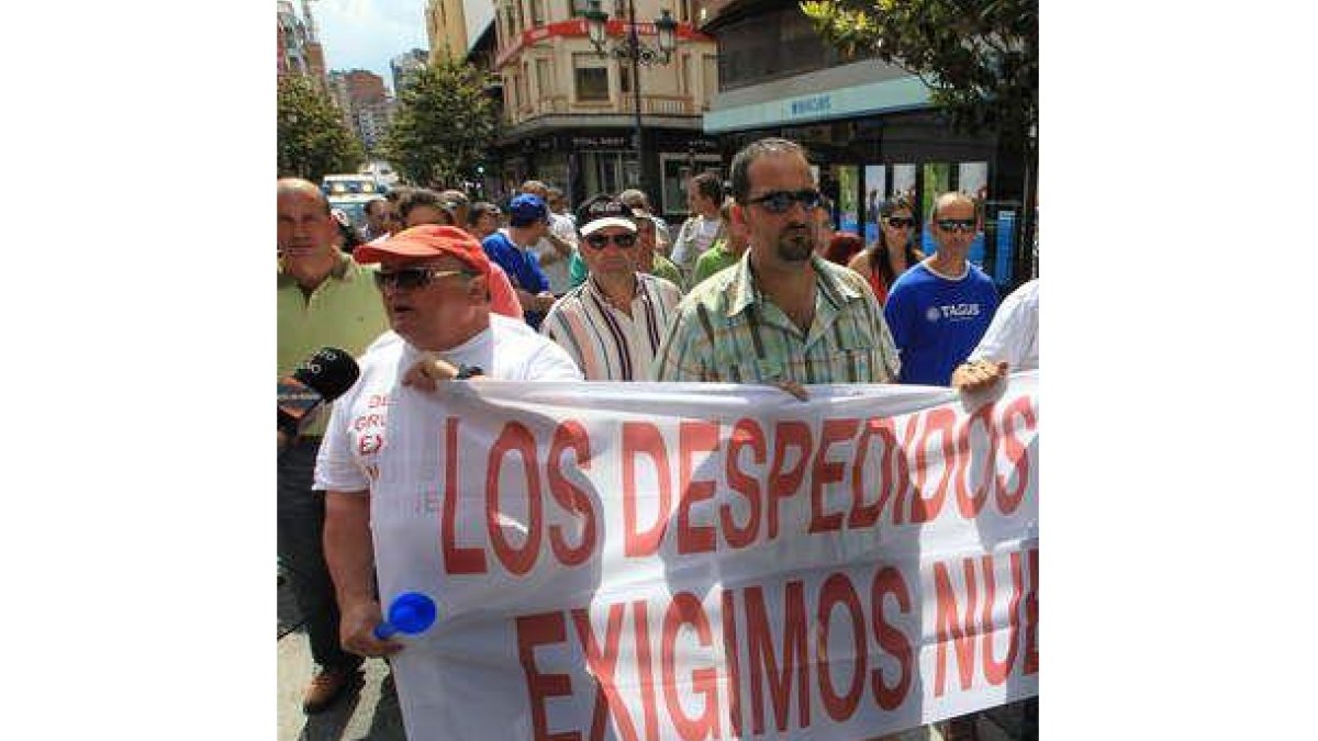 La protesta se desplazó ayer a la plaza de Lazúrtegui.