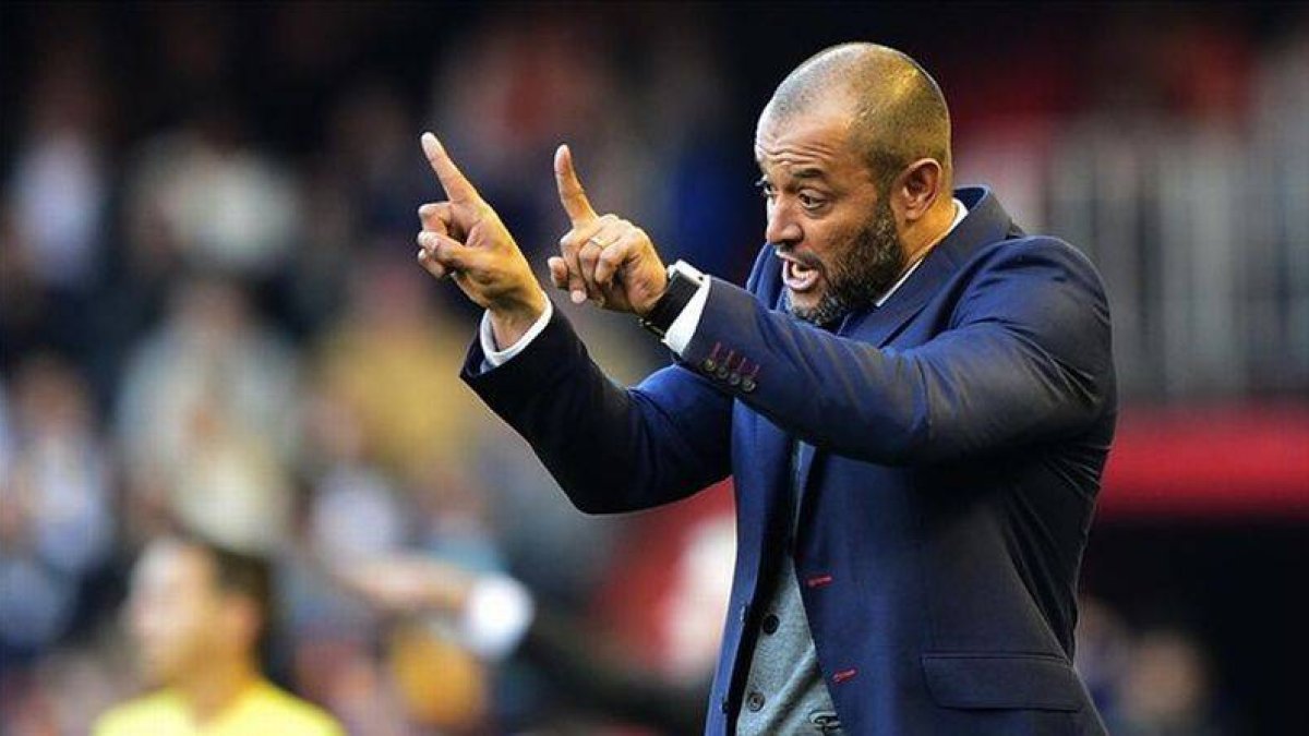 Nuno, en un partido del Valencia.