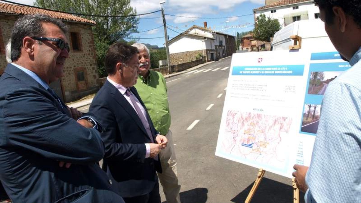 La maleza se ha apoderado de tramos, como el de Modino a Santibañez de Rueda.