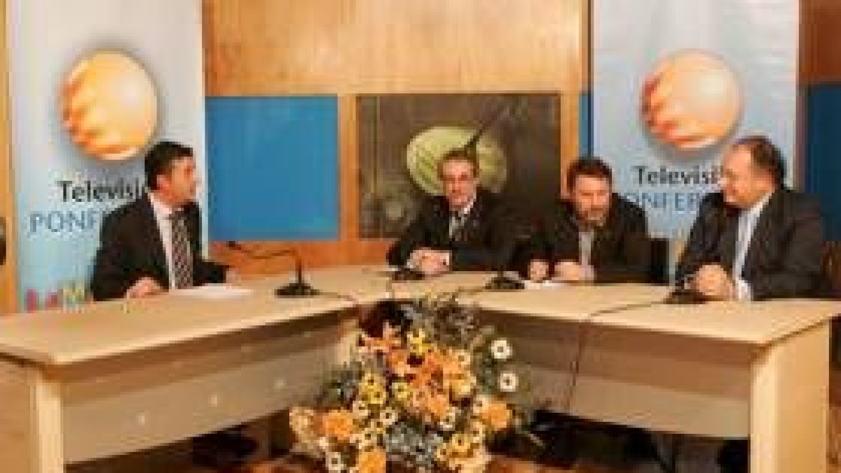 El delegado del Diario de León moderó ayer el debate de Antonio Canedo, Moreno y Eduardo Fernández