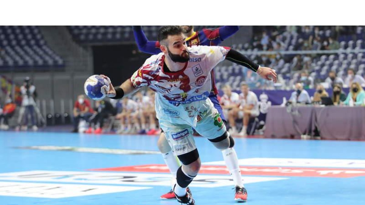 El Ademar se vació para darle la vuelta a la eliminatoria pero no pudo con los suecos. Marchán, en una imagen de archivo, logró meter tres goles. EFE