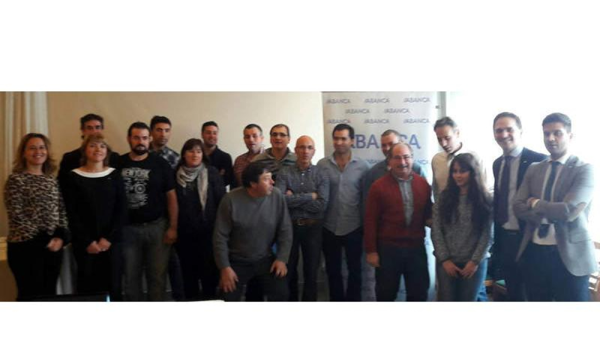 Los participantes en la reunión de trabajo, celebrada en Mansilla de las Mulas. DL