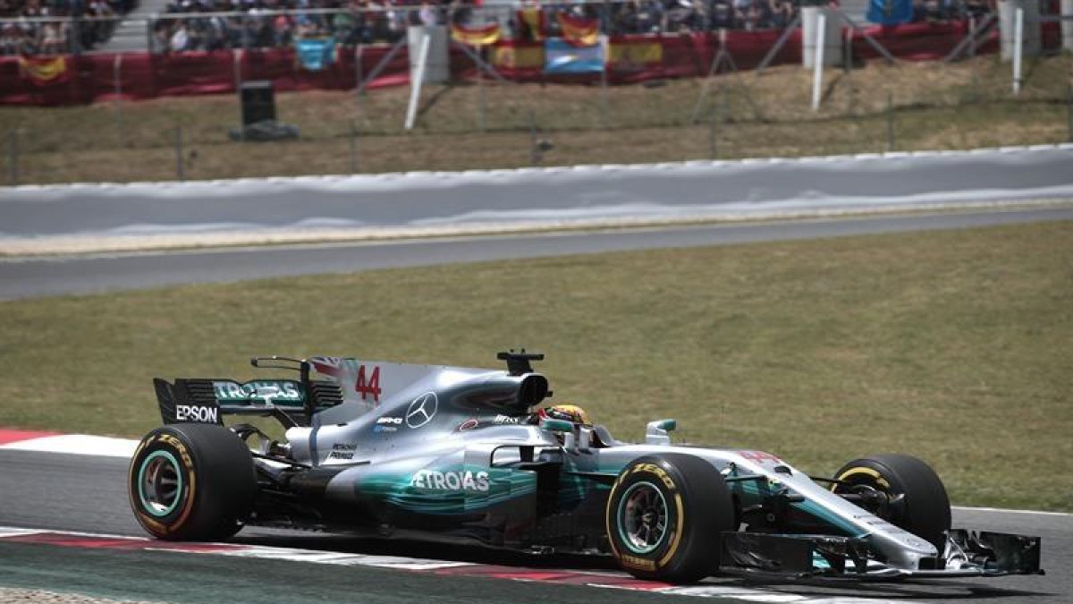 El piloto británico de Mercedes Lewis Hamilton durante la carrera del GP de España de F1 que se disputa en el circuito de Barcelona-Catalunya.