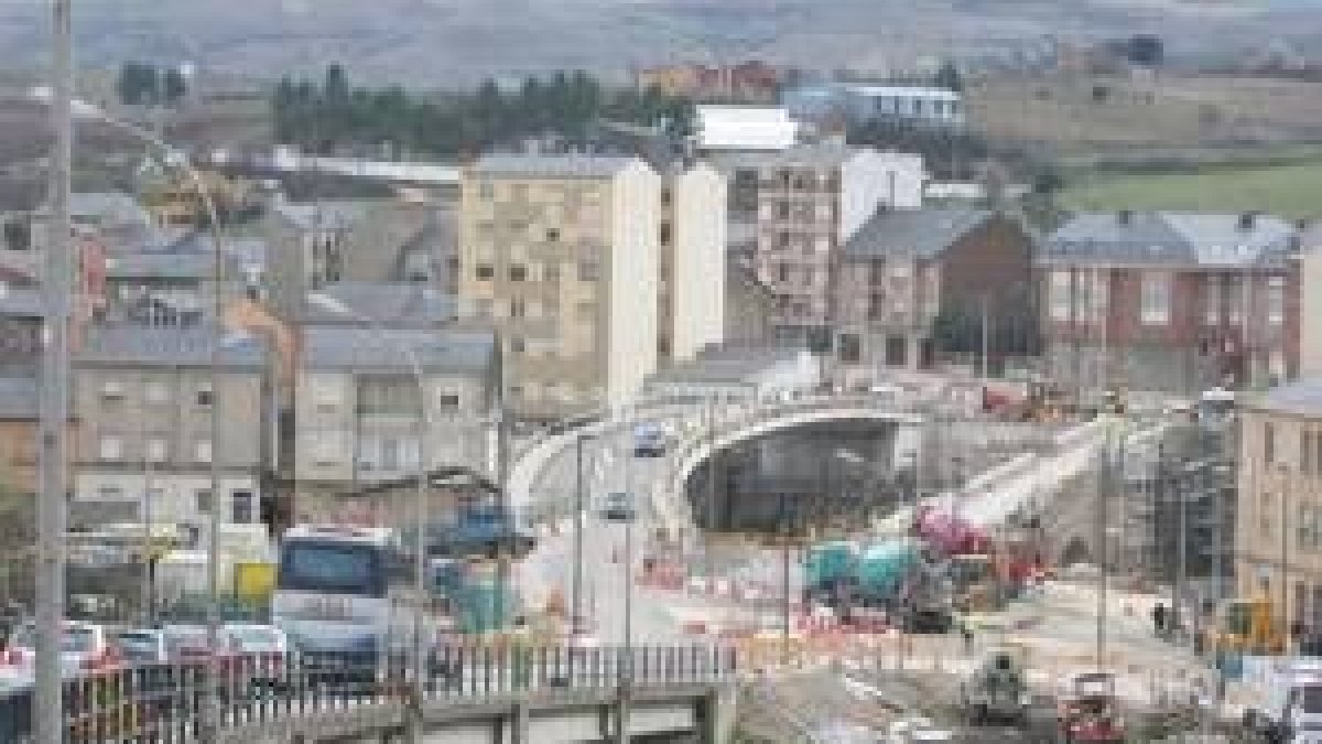 Imagen captada ayer en los alrededores de los puentes sobre el Boeza, aún en plenas obras de remate