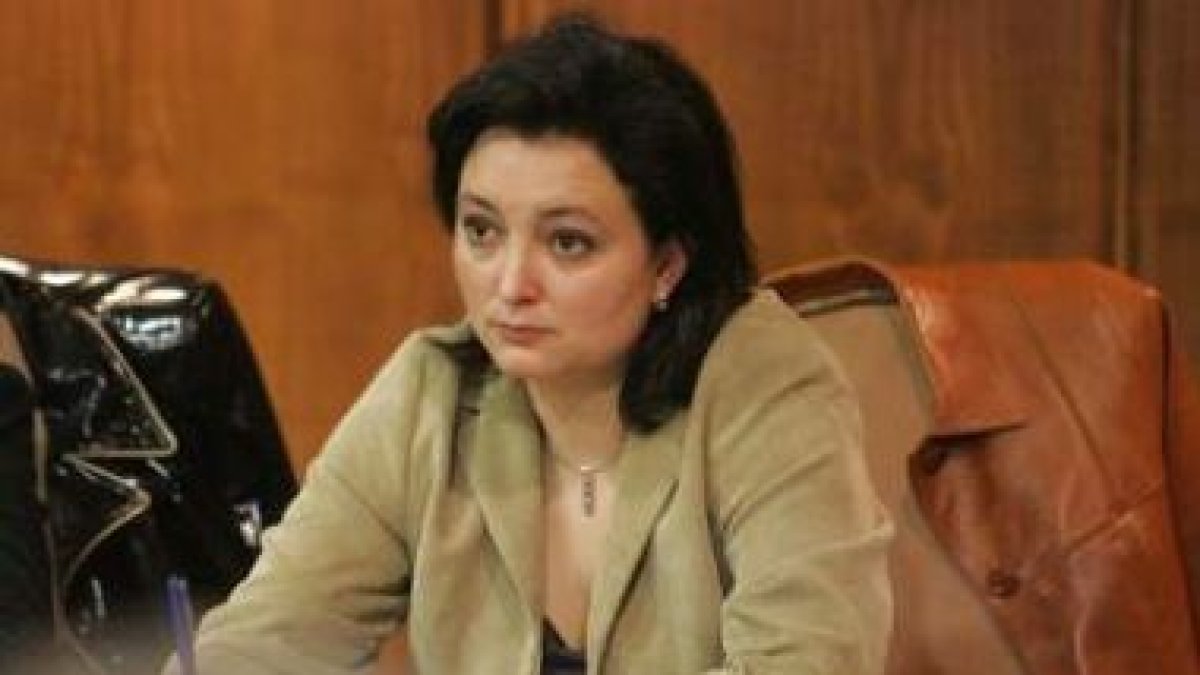 La edil socialista Emilia Fernández en un pleno.
