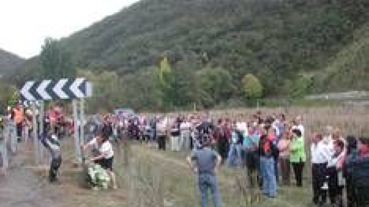 Familliares y compañeros moteros de Lorenzo le rindieron un homenaje