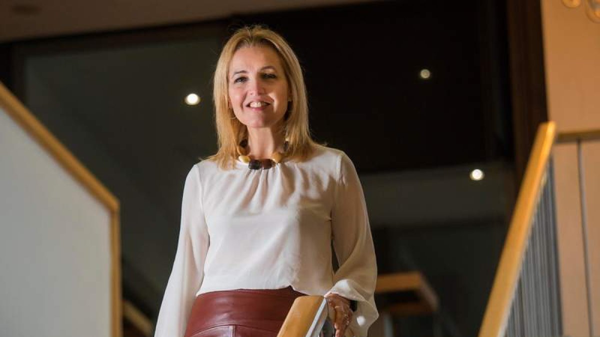 La delegada de la Junta, Ester Muñoz, se sumó a la donación de sangre de ayer. RAMIRO