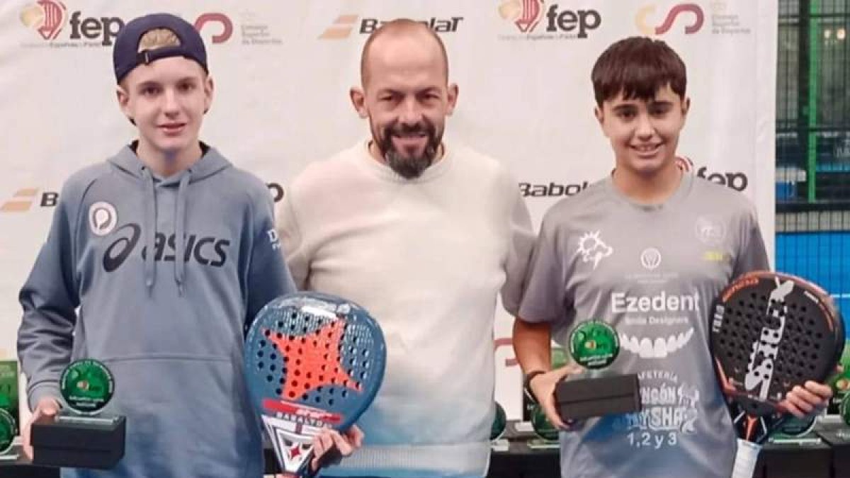 El leonés Alejandro Alonso (d) y su compañero Samuel Delgado. DL