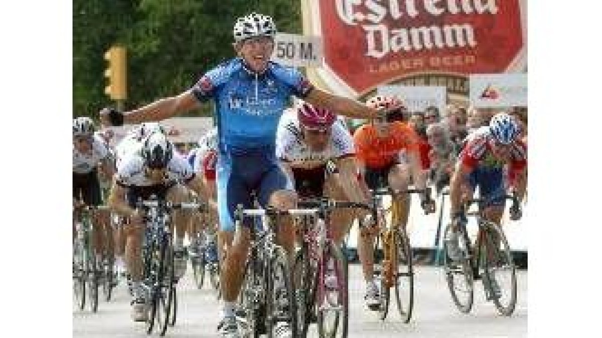 Allan Davis otorga al Liberty Seguros su primera victoria