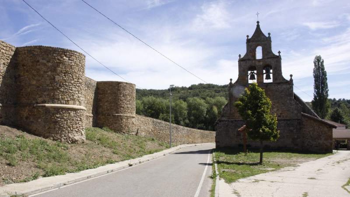 Zona de la muralla a la entrada de Renedo. CAMPOS