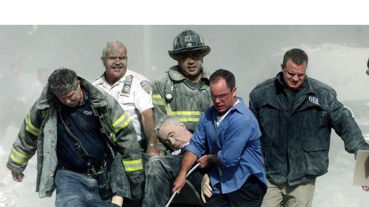 Los bomberos de Nueva York pusieron sus vidas en peligro para salvar a la gente.