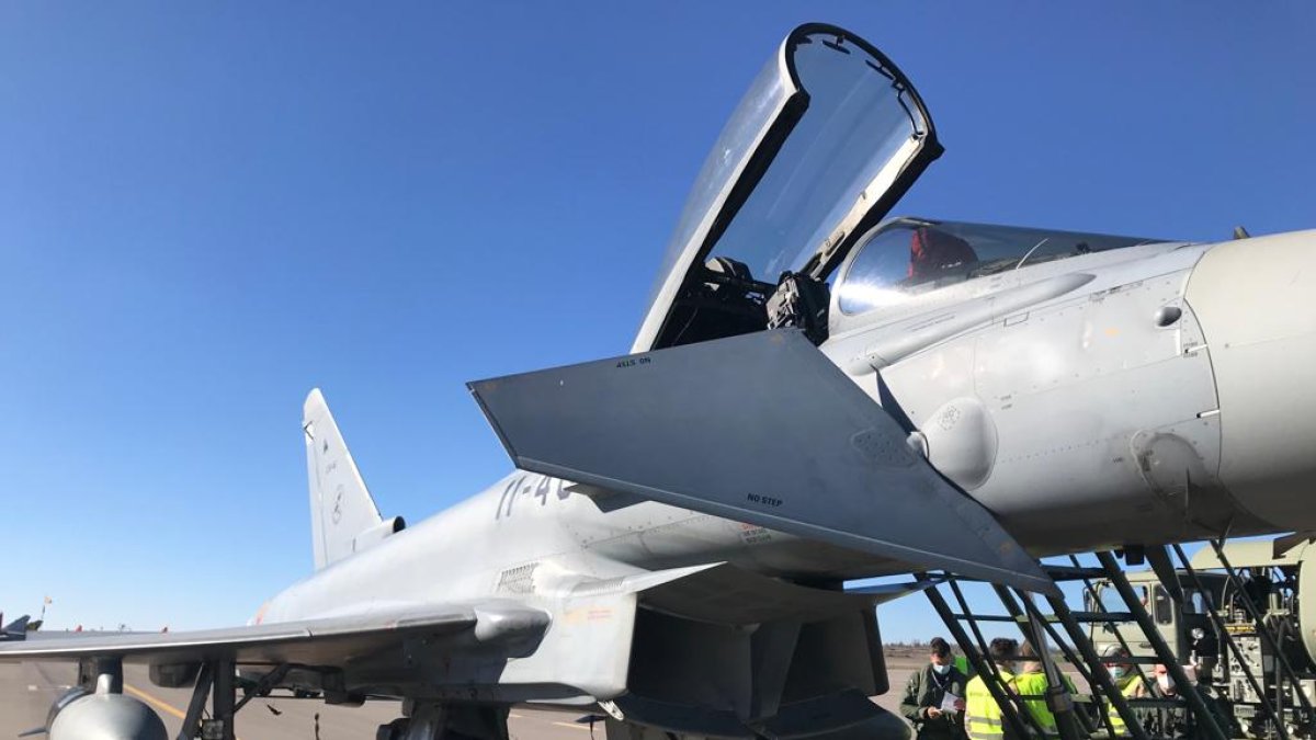 Un Eurofigther en el Aeródromo Militar de León. DL