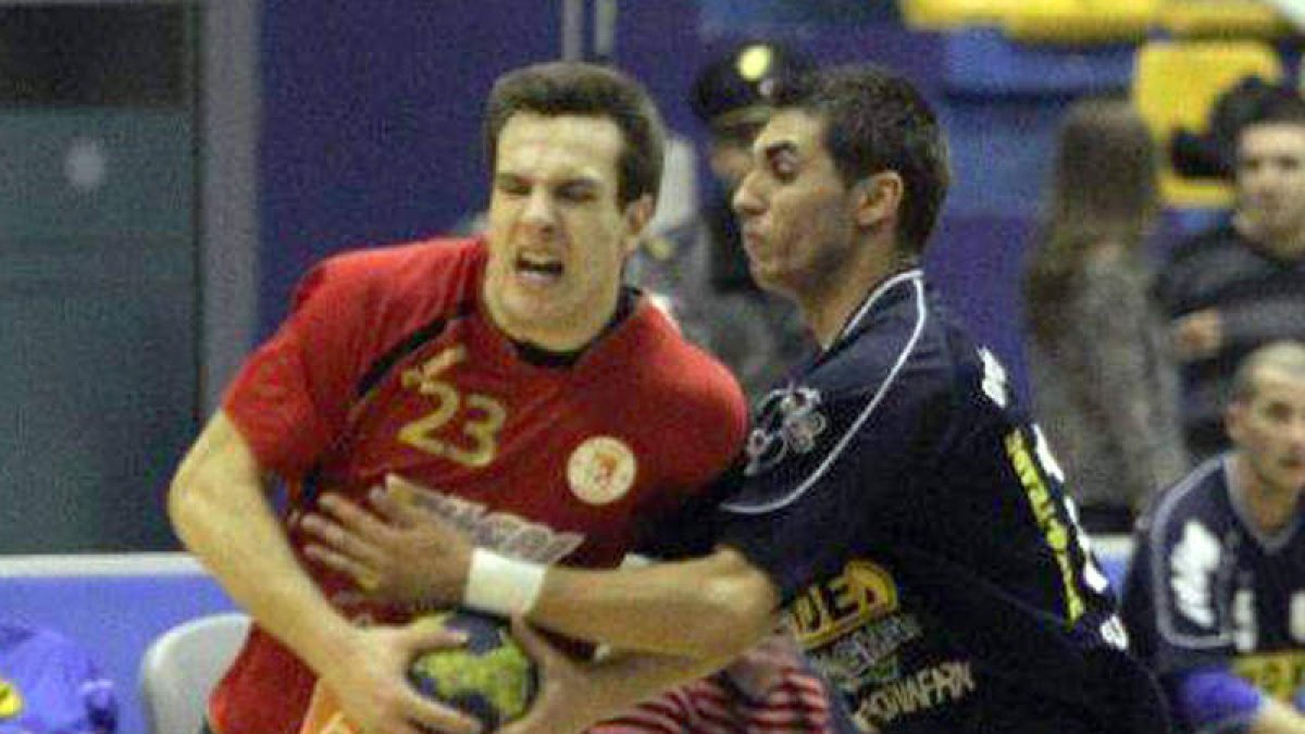 Faruk Vrazalic, con el número 23, un extremo zurdo que puede jugar también como lateral.