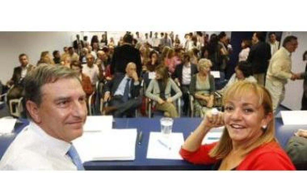 Juan José Mateos e Isabel Carrasco, en primer término, presiden las jornadas de Educación en la sede