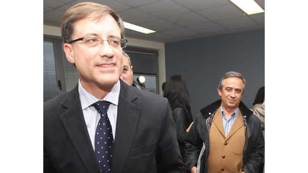 Enrique Saiz, en primer término, con Jesús Álvarez Courel. L. D. M.
