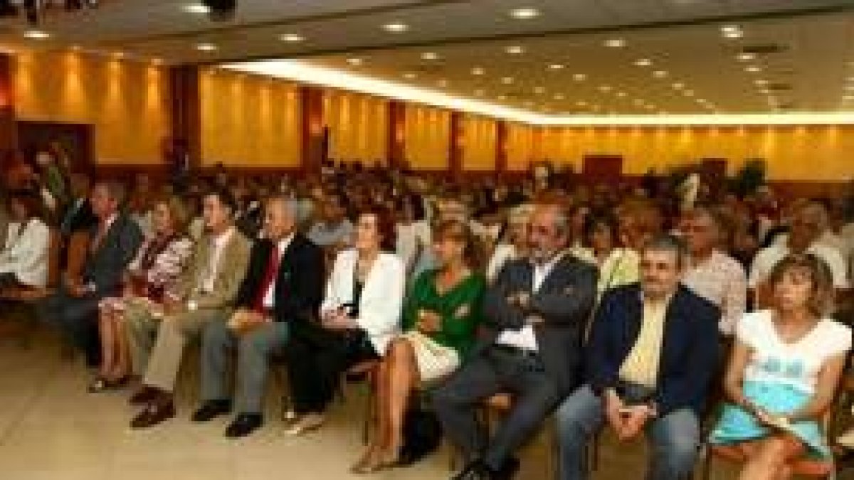 Algunos de los asistentes que presenciaron ayer el pregón de las fiestas
